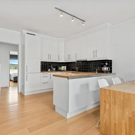Beautiful And Apartment!